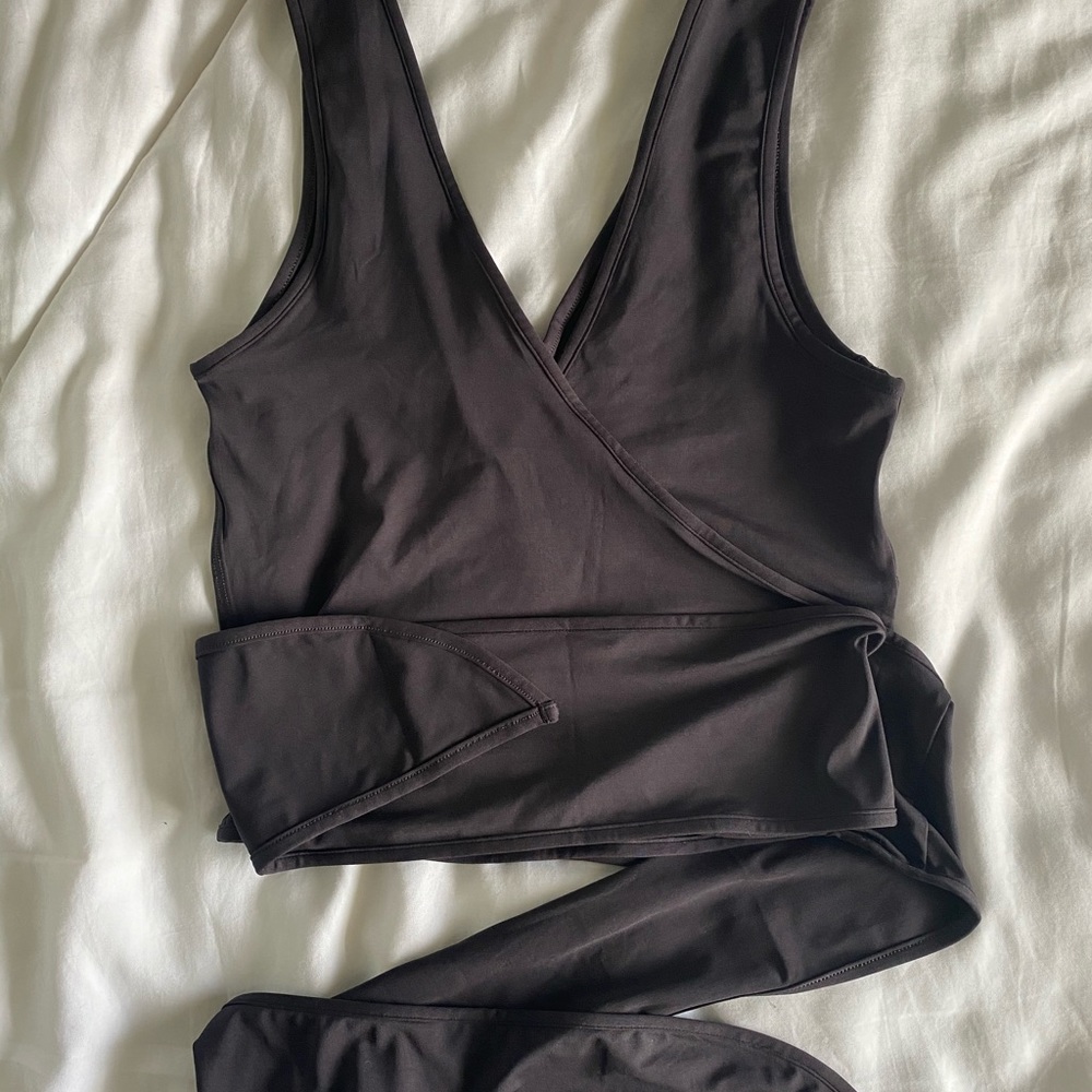 Lululemon Twist me up crop sz2 (intergalactic)